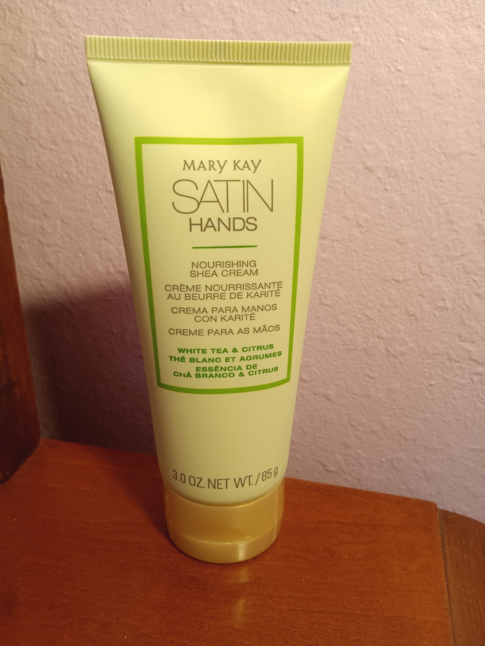 Mary Kay Satin Hands Nourishing Shea Cream - Pale Green Tube